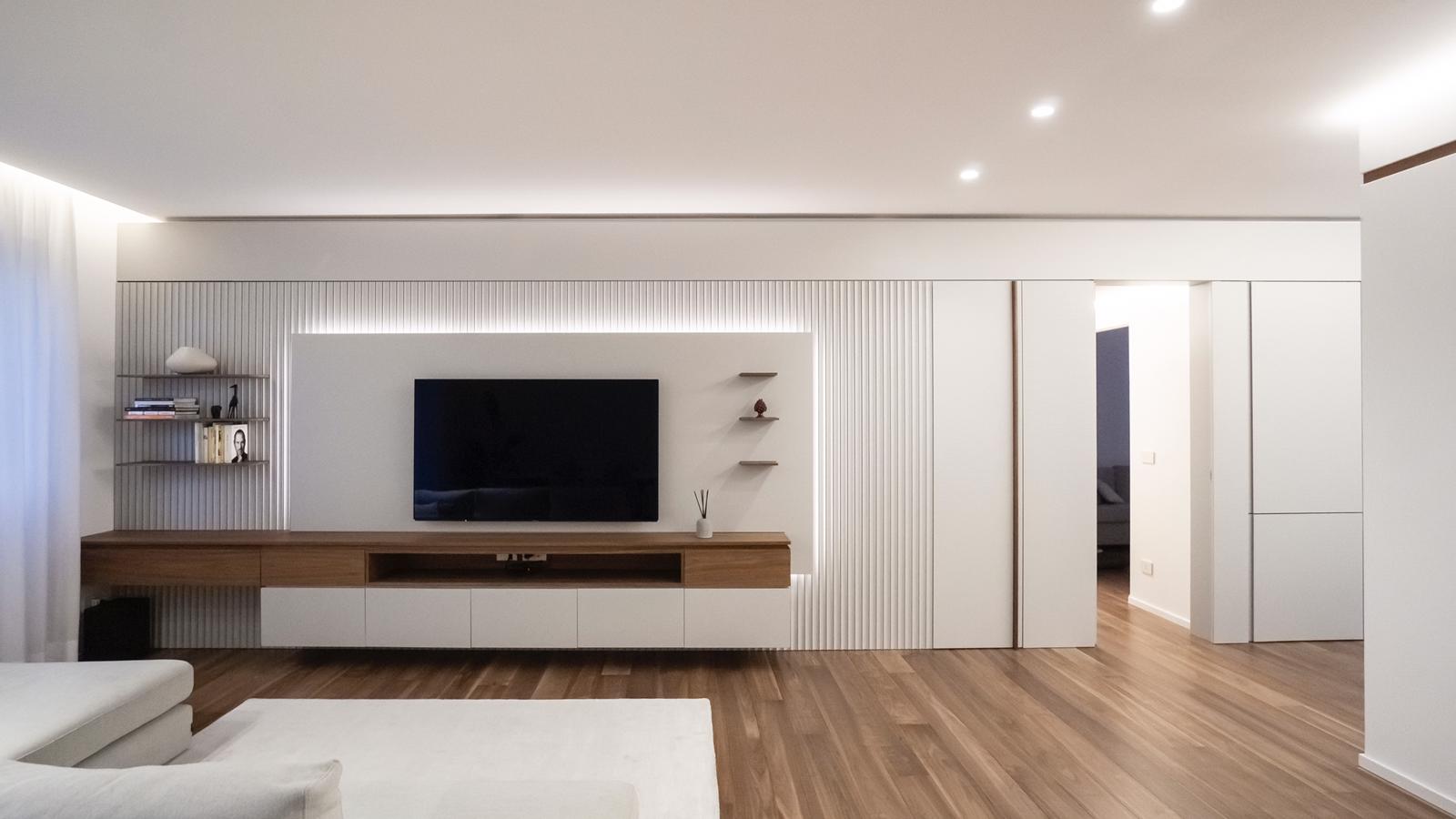 Mobile su misura in legno realizzato artigianalmente